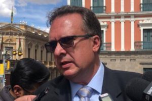 Carlos Alarcón critica abuso de poder del ministro Lima