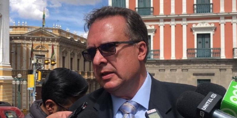 Carlos Alarcón critica abuso de poder del ministro Lima