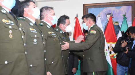 Nuevas autoridades de la Policía Boliviana posesionadas por el ministro Eduardo Del Castillo