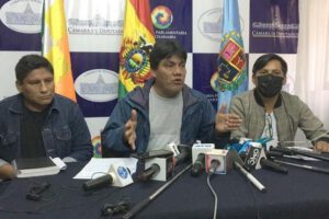 Los diputados del MAS dan conferencia de prensa sobre los procesos contra Manfred Reyes Villa