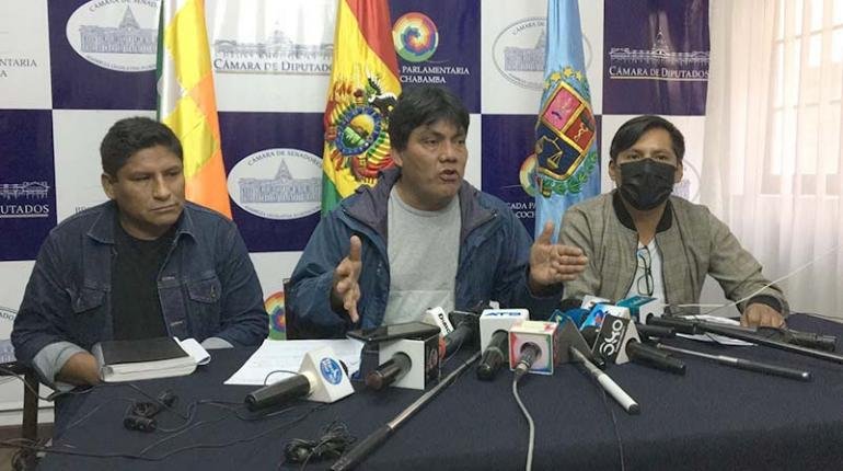 Los diputados del MAS dan conferencia de prensa sobre los procesos contra Manfred Reyes Villa
