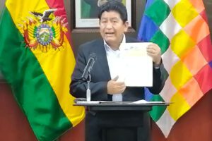 El ministro de Obras Públicas, Édgar Montaño advierte sobre el paro en Santa Cruz