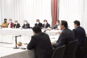 Gobierno se compromete a terminar obras en Potosí