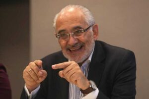 Falsa nacionalización de Evo según Carlos Mesa