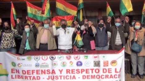 Marcha nacional en defensa de la libertad convocada por el Colegio Médico de Bolivia