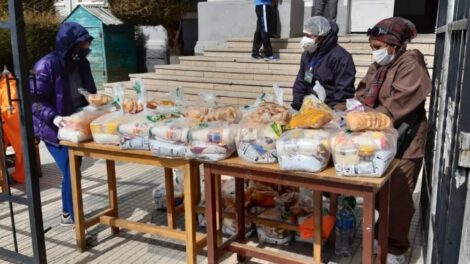 Padres piden celeridad en el proceso de contratación del alimento complementario escolar