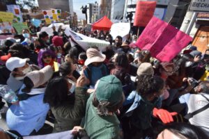 Marcha de madres contra subsidio en La Paz