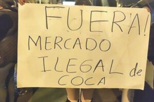 Protestas contra el mercado paralelo de coca en La Paz