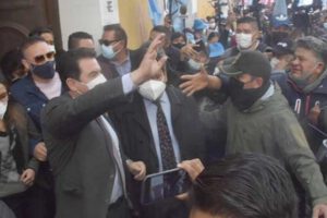 Sentencian a Manfred Reyes Villa por incumplimiento de deberes