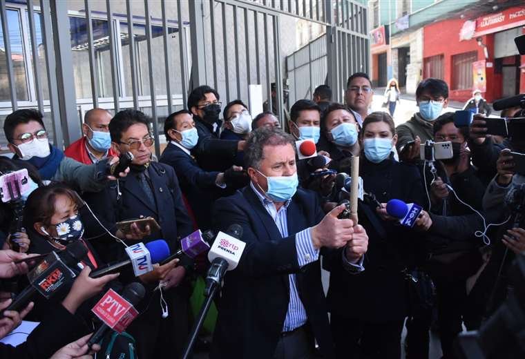 Diputado activa un petardo en puertas de la ALP