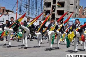 Actos cívicos del 6 de Agosto en Oruro