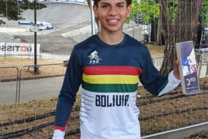 Sebastián Ordóñez en el podio del Mundial de BMX en Nantes