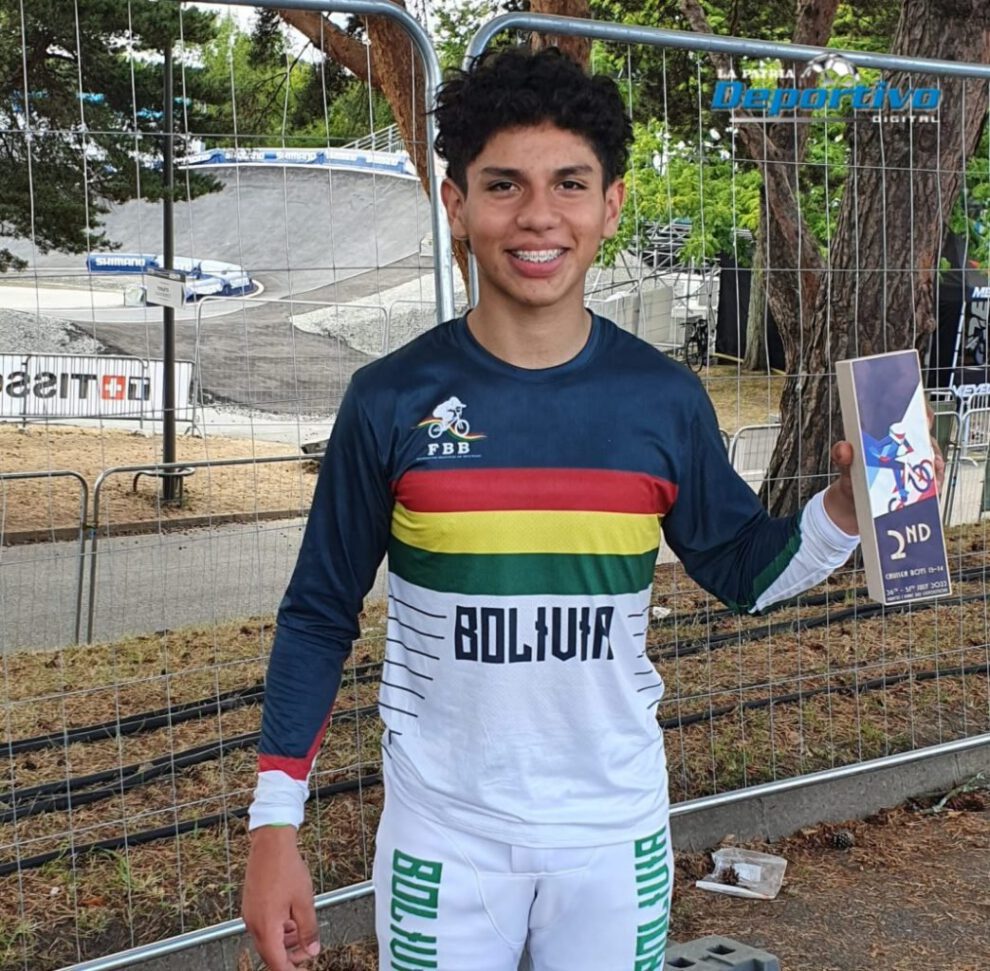Sebastián Ordóñez en el podio del Mundial de BMX en Nantes