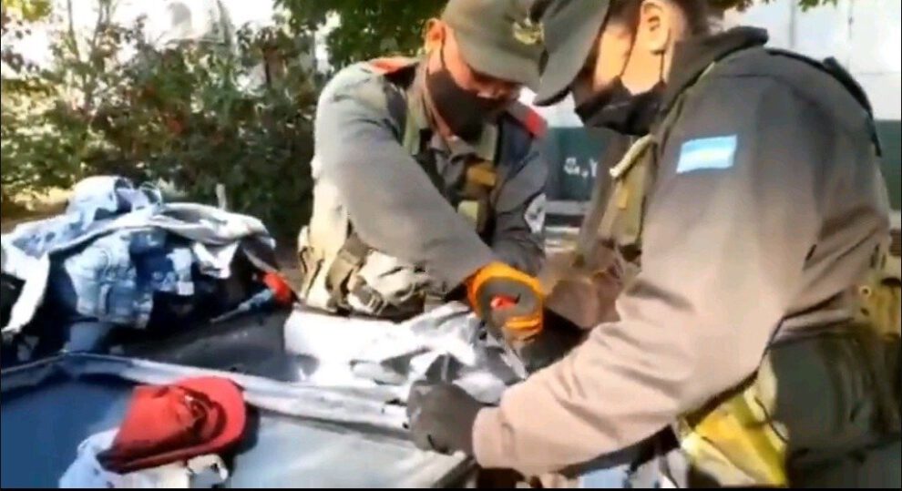 Bolivianos capturados con droga oculta en mercadería