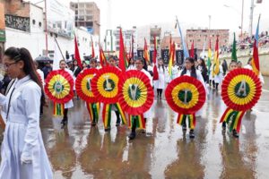 Desfiles cívicos en Oruro con medidas de bioseguridad