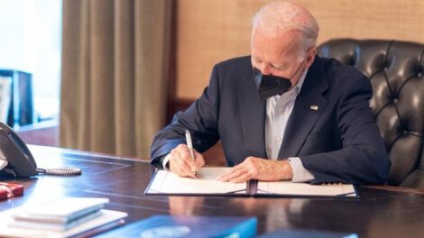 Joe Biden se recupera del Covid-19 y alaba a las vacunas