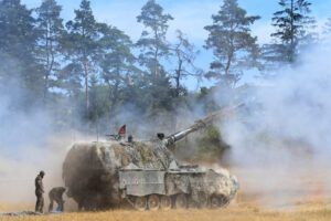 Obuses Panzerhaubitze 2000 del Ejército alemán durante ejercicios militares