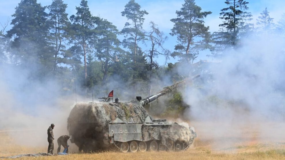Obuses Panzerhaubitze 2000 del Ejército alemán durante ejercicios militares