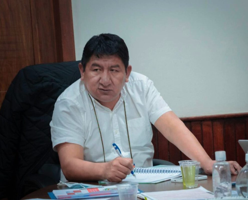 Gobernador Jhonny Mamani en caso de ambulancias