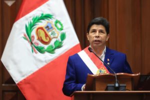 Pedro Castillo denuncia campaña en Perú para destituirlo