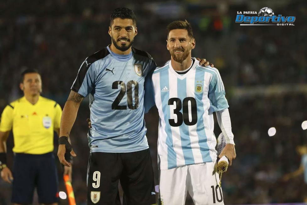 Luis Suárez y Lionel Messi promocionan la candidatura para el Mundial 2030