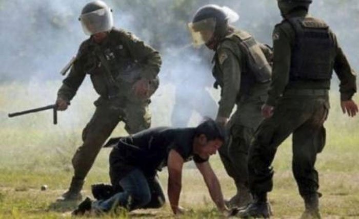 Condena a policías por represión a indígenas del Tipnis