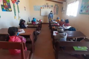 Estudiantes pasando clases durante la ampliación de vacación por Covid-19