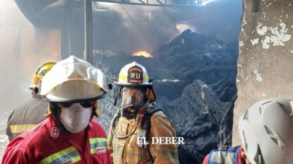 Incendio en Santa Cruz consume galpones de telas