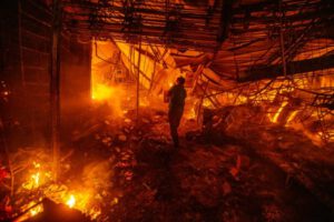 Incendio en el Mercado Mutualista consume más de 1.000 de puestos