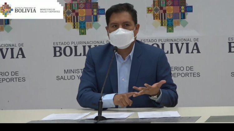 El ministro de Salud, Jeyson Auza durante una conferencia de prensa sobre la viruela del mono
