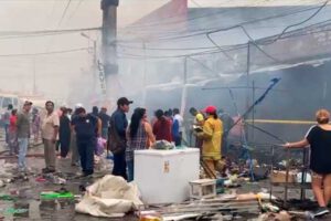 Incendio en mercado Mutualista causado por trabajos de soldadura