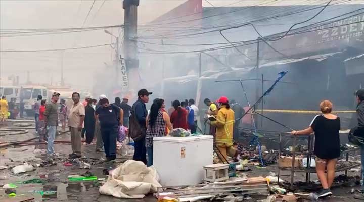 Incendio en mercado Mutualista causado por trabajos de soldadura