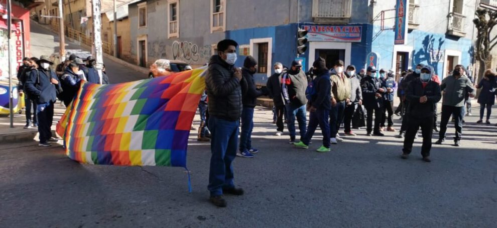 Trabajadores de la EMV bloqueando las calles de Oruro