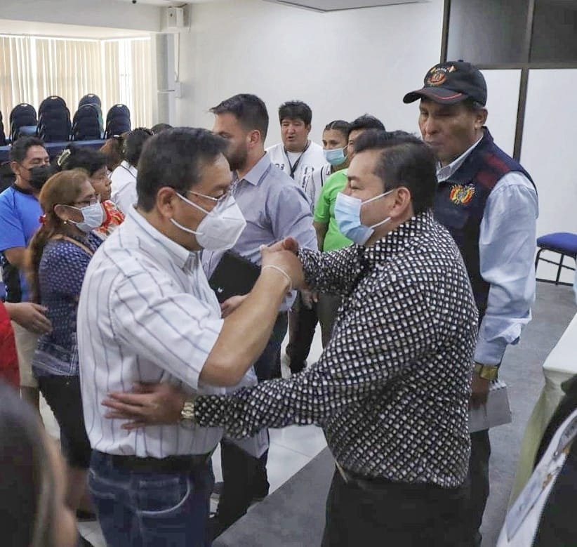 Jhonny Fernández junto a Luis Arce en reunión