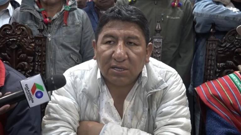 Gobernador de Potosí Jhonny Mamani en rueda de prensa