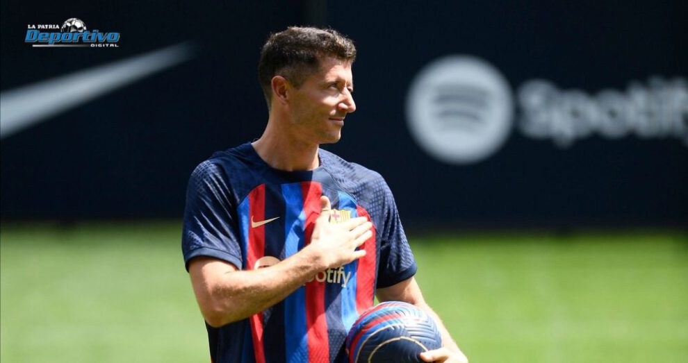 Robert Lewandowski presentado en el Camp Nou