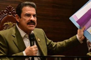 El alcalde Manfred Reyes Villa
