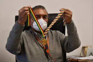 Medallas bañadas en oro que lucirán diputados titulares y suplentes