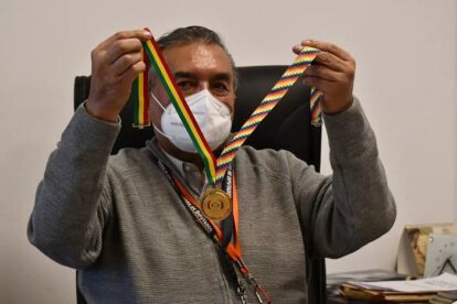 Medallas bañadas en oro que lucirán diputados titulares y suplentes