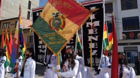 Actos cívicos en Oruro por las fiestas patrias