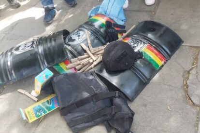 Escudos decomisados en la marcha del escudazo por la libertad
