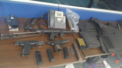 Proceso contra policía por portación de armas