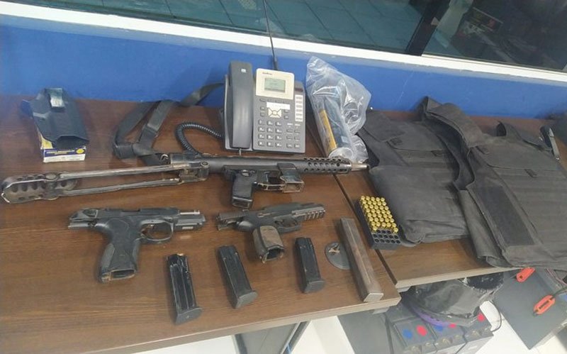 Proceso contra policía por portación de armas