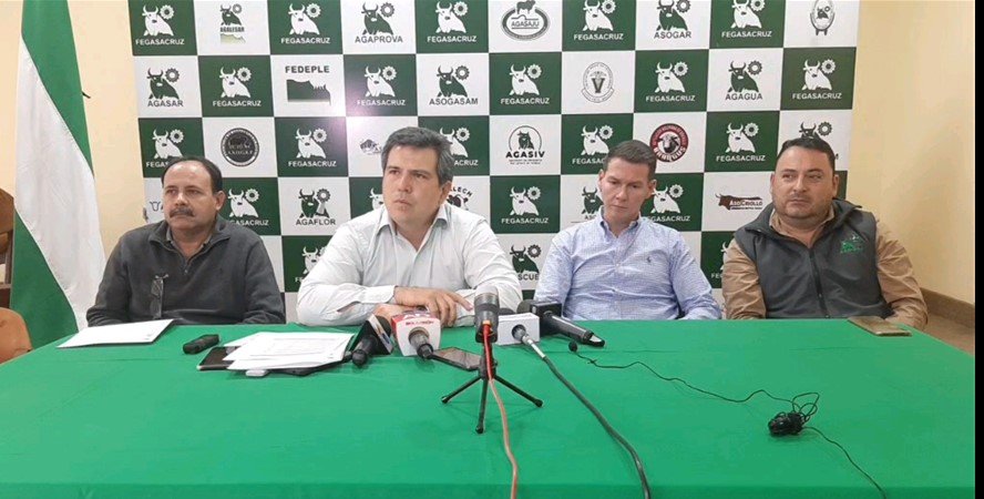 Ganaderos en emergencia por bloqueo de carreteras en Santa Cruz