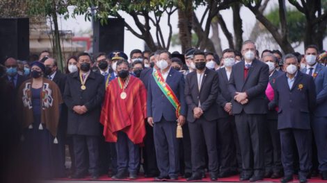 Homenaje a la Independencia de Bolivia con Luis Arce y autoridades
