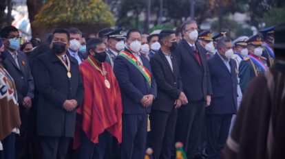 Restricción ingreso plaza 25 de Mayo en homenaje a la independencia de Bolivia