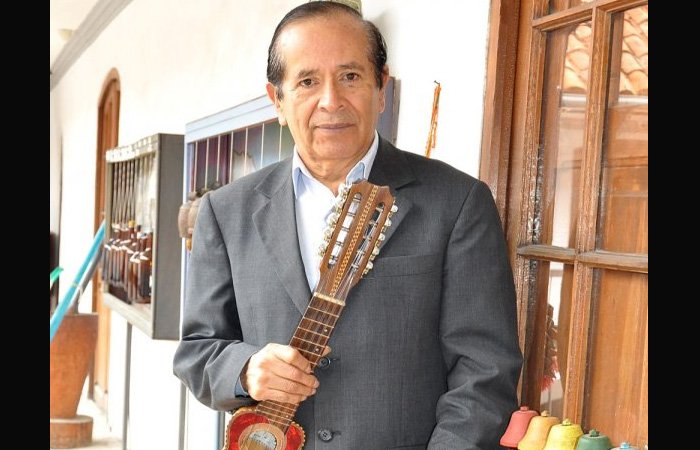 Fallece Ernesto Cavour, maestro del charango boliviano
