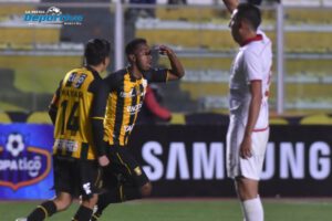 The Strongest derrota a FC Universitario en el Clausura
