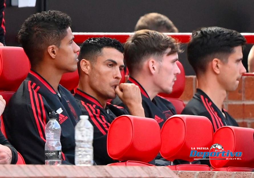 Cristiano Ronaldo no ocultó su molestia de estar en la banca de suplentes