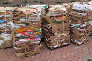 Feria del Reciclaje de Papel y Cartón en Oruro